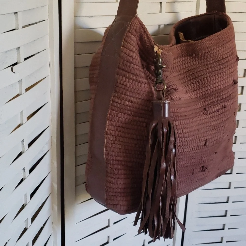 Threads of Evolution Malibu Hobo brown shoulder Chindi rug bag